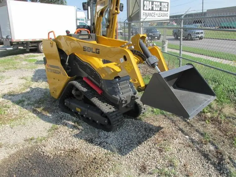 New | in-Stock 2026 SDLG STR1000H MINI SKID STEER STAND BEHIND Skid Steer Loaders Manitoba CA | Conquest Truck & Auto Sales #1421354