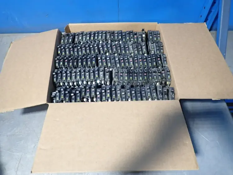 Used _UNKNOWN_ _UNKNOWN_ Circuit Breakers Ohio US | HGR 24 #1181001