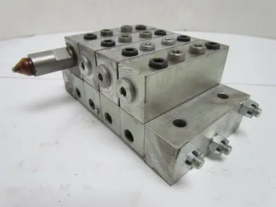 Farval M2500 4-Section Divider Valve Manifold Assembly M2500-20T, 10T, 10S