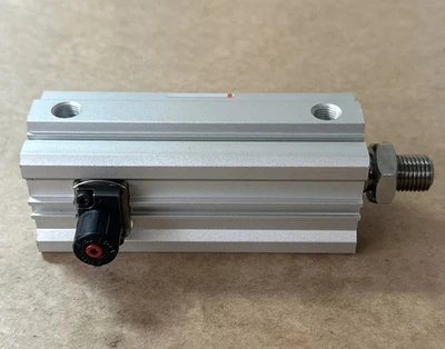 NEW SMC CDBQ2B32-50DCM