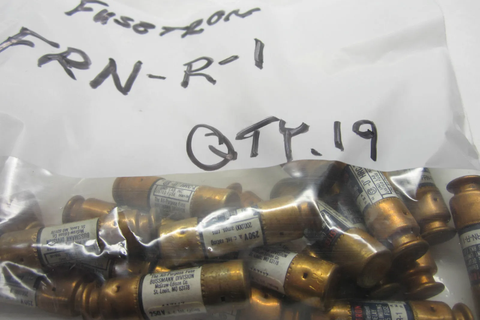 19 NEW FUSETRON FRN-R-1 FUSES FRNR1