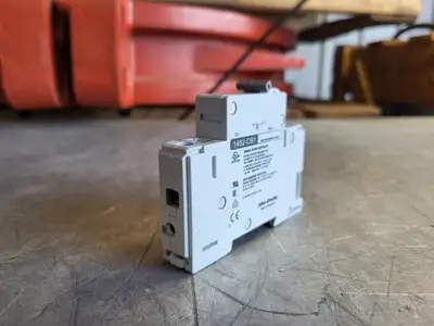 NEW ALLEN-BRADLEY 1492-CB1G100