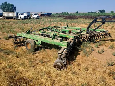 USED JOHN DEERE 650
