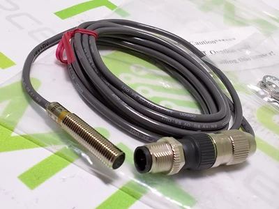 OMRON E3HT-DS3E2 PHOTOELECTRIC SENSOR SWITCH - BRAND NEW