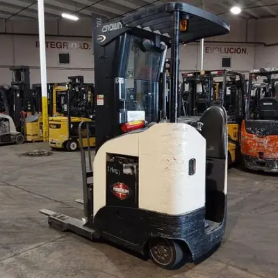 USED 2016 CROWN RR5725-45