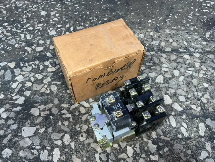 Used GENERAL ELECTRIC CR2810A14AC Relays & Switches Ohio US | HGR 24 #1485352
