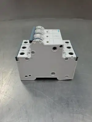 USED Siemens 5SY43 MCB C3 CIRCUIT BREAKER, 3 POLE, 400V