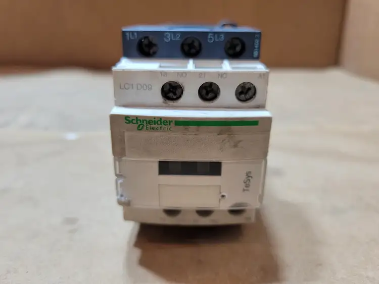 New | in-Stock SCHNEIDER ELECTRIC LC1 D09 Switchgears British Columbia CA | Lenmark #1438379