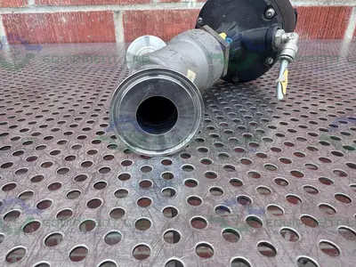 USED GEMU 554/25/D55 PNEUMATIC  ANGLE SEAT GLOBE VALVE W/ 1" SANITARY FITTING