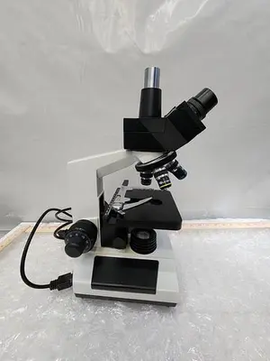 SPLIT FIELD MICROSCOPE WITH EYE PIECES, 4X4 ILLUMINATED STAGE, 3 OBJECTIVES