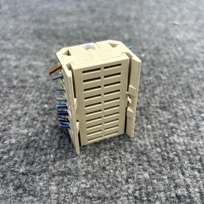 Used Siemens 8WA1 011-0DF21 Terminal Blocks California US | Davliegogo LLC #1706688
