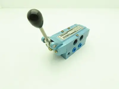 Skinner S3L0BFX3 Manual Directional Control Valve 5-Way 2 Pos 150PSI 3/8" NPT