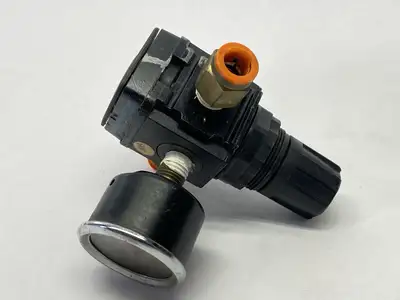 USED WILKERSON PNEUMATIC REGULATOR 0-125PSIG 1/4" NPT W/ GAUGE