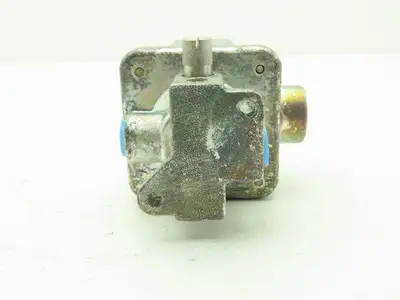 Honeywell Skinner A4LR2152 Solenoid Valve 3-Way NC 120V 150 PSI 1/4" NPT