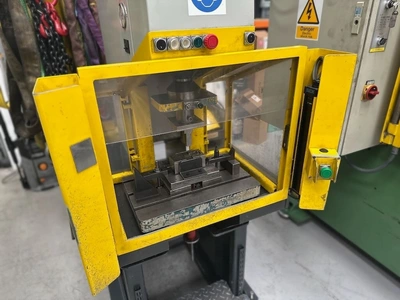 Used 2002 HARE 8HP Hydraulic Presses GB | Charter Auctions #1398532