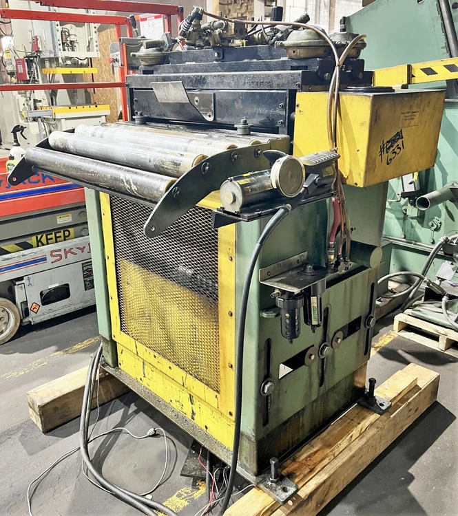 Used REGAL RF30-425-MFM Servo Feeders | Alma Machinery #899517
