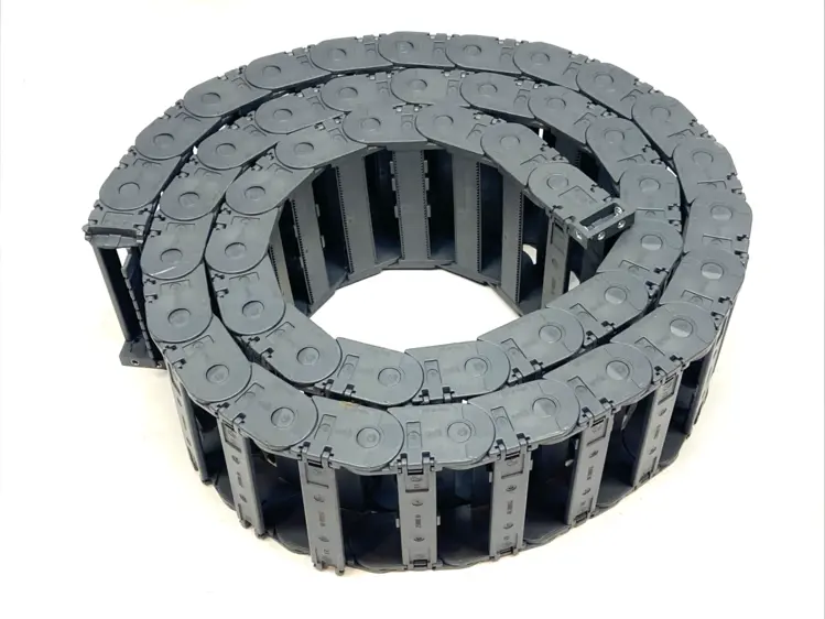 Used igus Cable Carrier Energy Chain 44 LINKS 6-3/4FT Robot Parts Michigan US | Maverick Industrial Sales #1454393