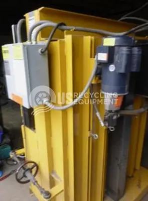 USED HARMONY M42HD VERTICAL BALER