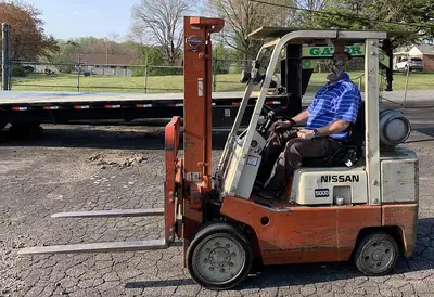 USED NISSAN 5,000 LB. PROPANE FORK-LIFT WITH SIDE-SHIFT