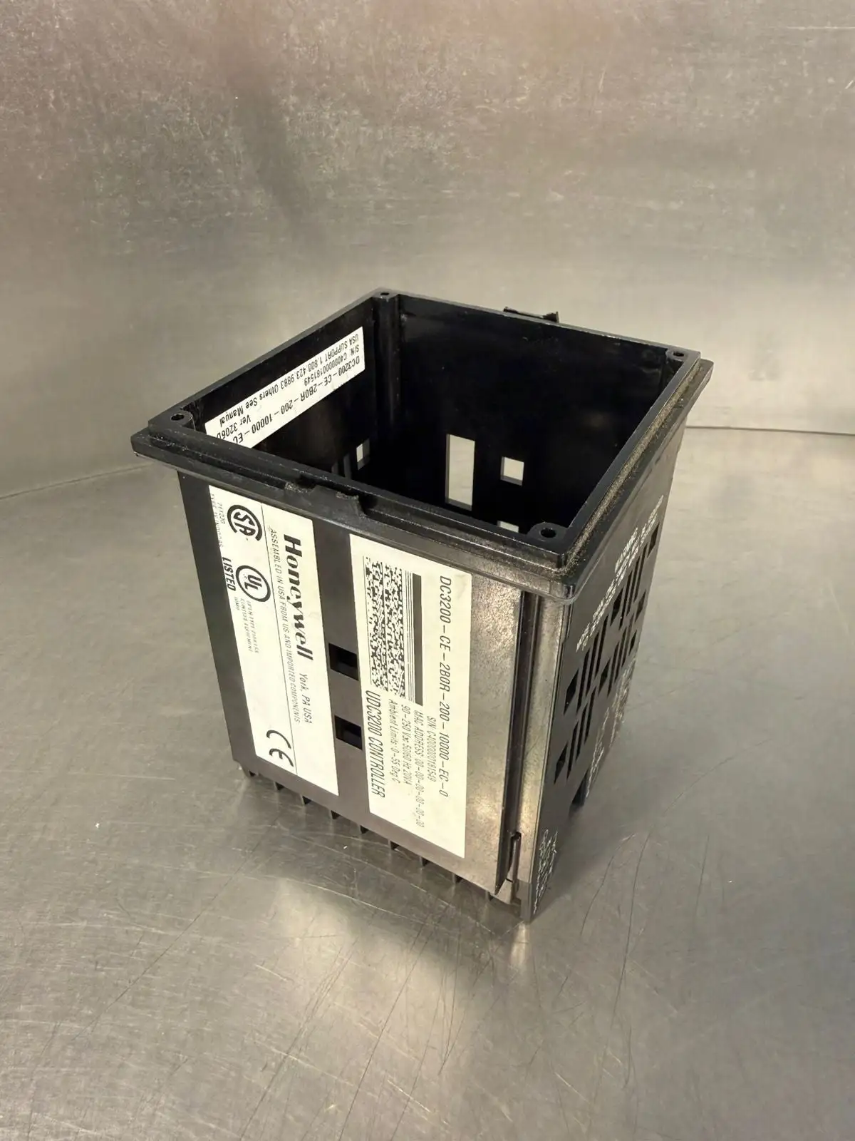 Honeywell Udc3200 DC3200-CE-2B0R-200-10000-EC-0 Case Only (4.1.3)