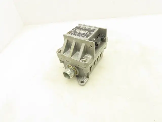 Square D 2510-KR2H Manual Motor Starting Switch 600V 30A 3PH Series B Rainproof