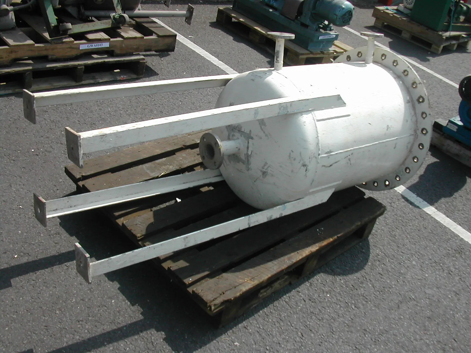 190L S/S Vert. Encl. Tank Internal Coil
