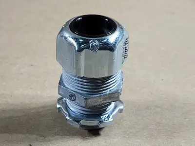 NEW THOMAS & BETTS 2523