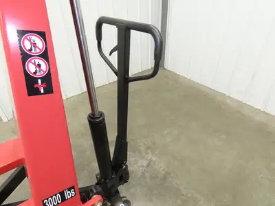 Uline H-5442 Manual Narrow Pallet Lifter 3000lb Jack 46" Long 31" Lift Height