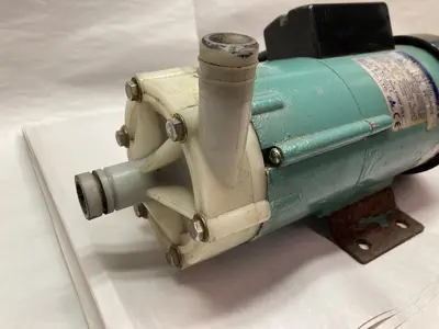 USED IWAKI MAGNET PUMP MD-40RT-220N