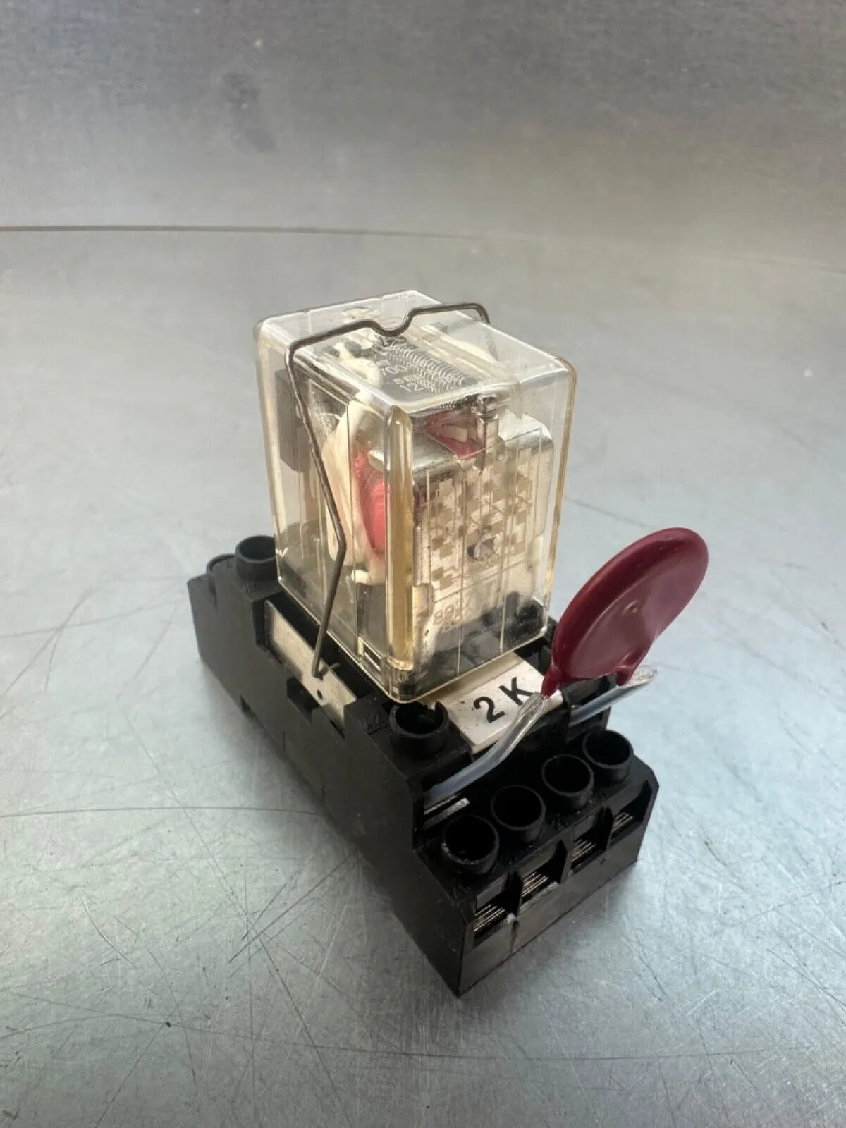 Allen Bradley 700-HC14A1 Ser.A/ 700-HN103 Ser.B Relay W/Base (4D-25)