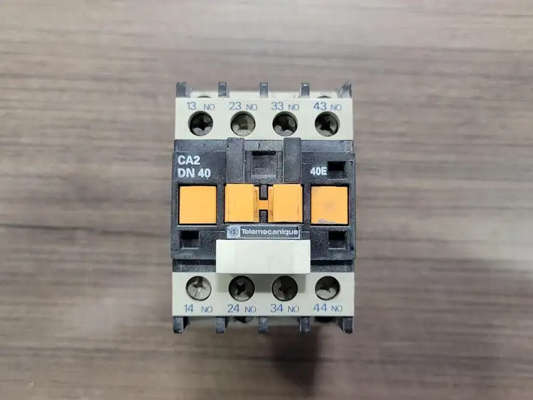 Used TELEMECANIQUE CA2 DN40 Switchgears British Columbia CA | Lenmark #242622