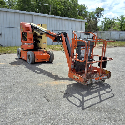 USED 2013 JLG E300AJP