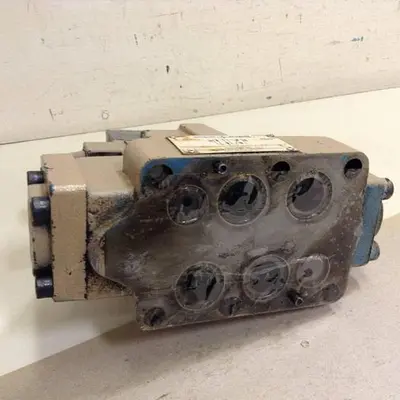 USED VICKERS DG4V-3-2A-M-WB-40 VALVE