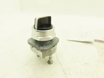 Allen Bradley 800TC-J91A Pushbutton Switch 3-Position Spring Return Both *READ*