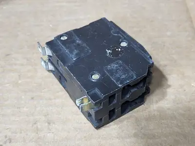 Used SQUARE D QOB220 Switchgears British Columbia CA | Lenmark #1438637