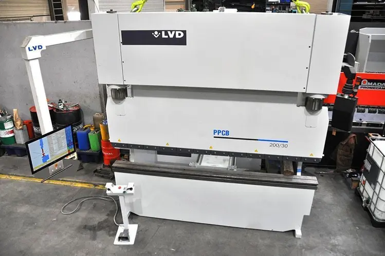 Used LVD PPCB 200 TON X 3100 MM CNC Press Brakes | Apt International N.V #373089