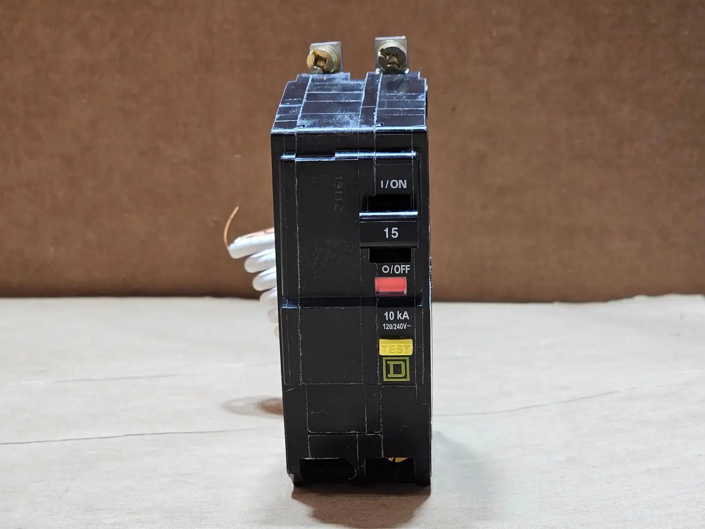 NEW SQUARE D QOB215GFI