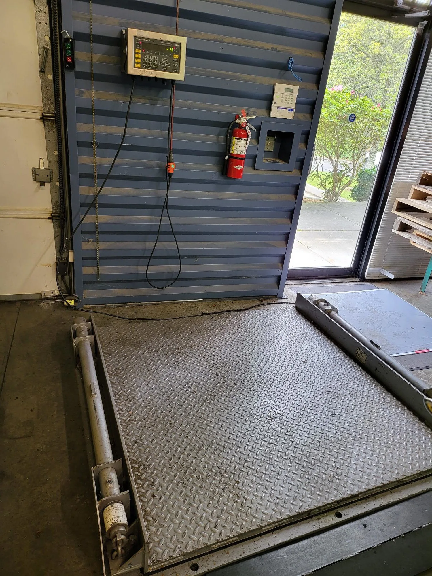 Weigh-Tronix LP 6060-10 10,000 LB 5′ x 5′ Floor Scale W/ WI-127 Digital Readout