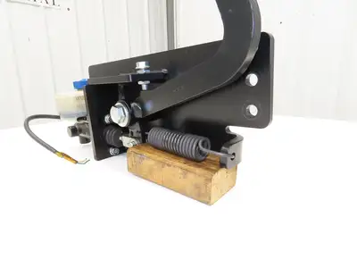 Yale ERP035VTN36TE084 Forklift Brake Pedal Master Cylinder & Bracket Assembly