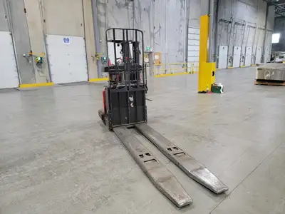USED RAYMOND 8410