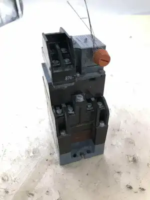Cutler-Hammer Type M Control Relay 10A 600VAC