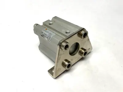USED SMC COMPACT PNEUMATIC CYLINDER 25MM BORE 25MM STROKE MISSING MOUNT