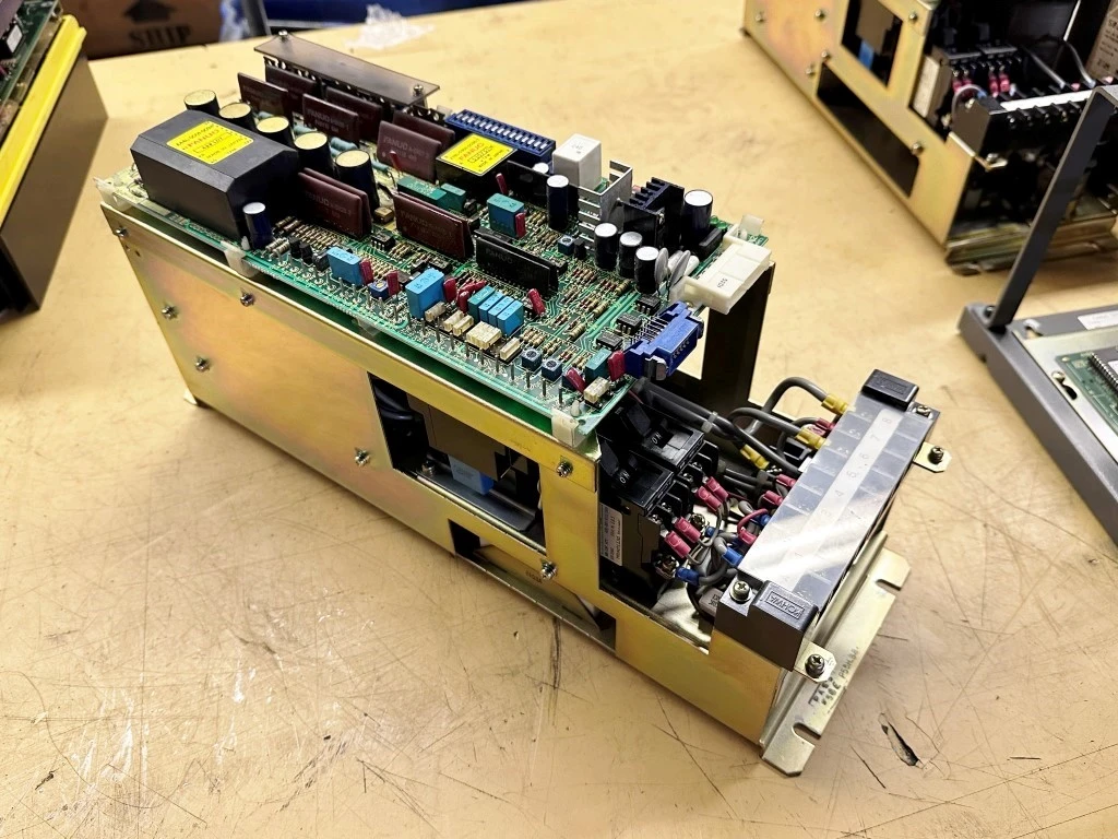 FANUC A06B-6047-H002 SERVO DRIVE