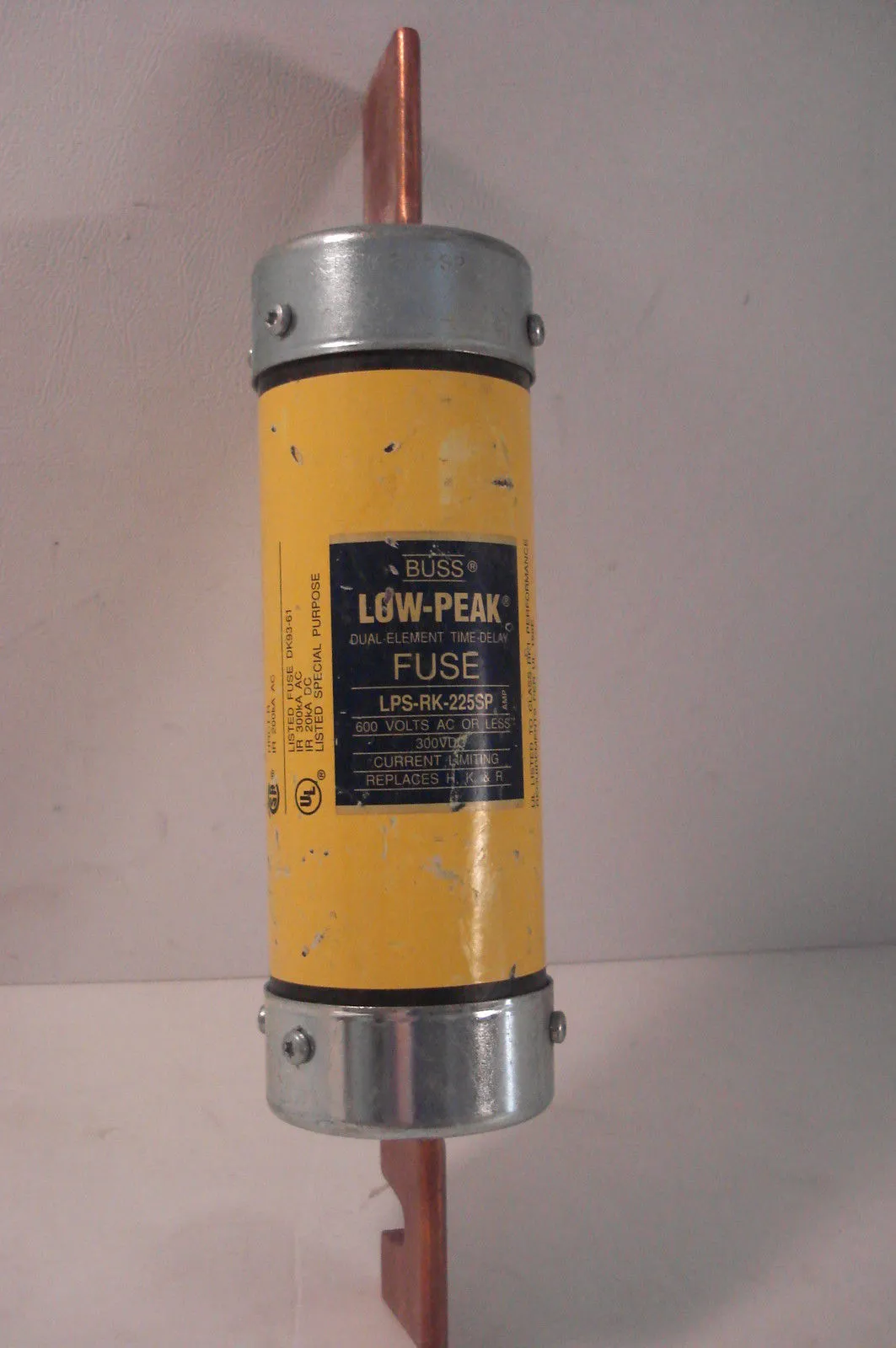 USED COOPER BUSSMANN LOW PEAK LPS-RK-225SP FUSE USED