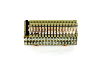 USED OMRON G7TC-OC16