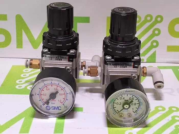 SMC AR20-01 PNEUMATIC REGULATOR W/ PRESSURE GAUGE