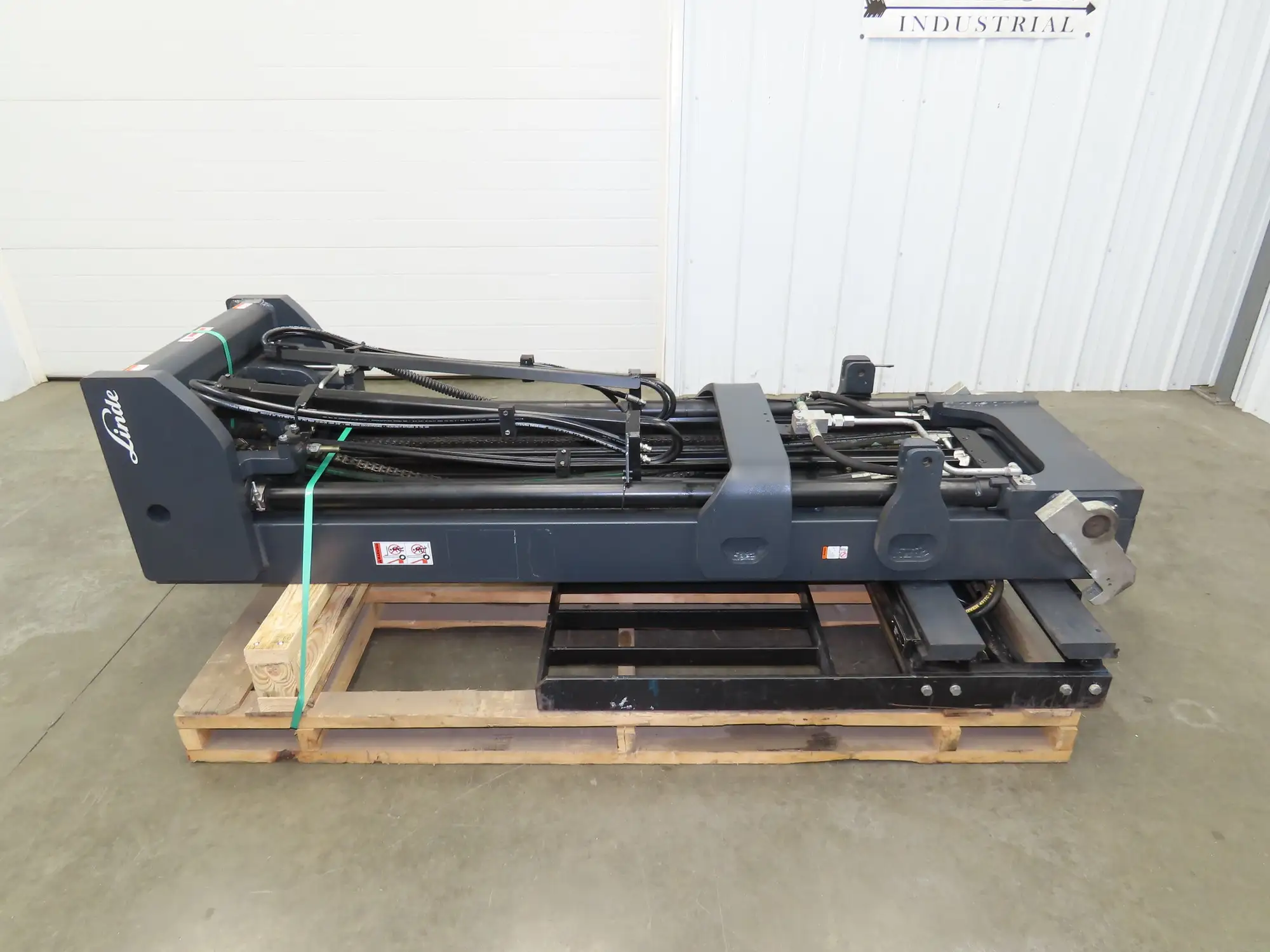 Linde E20C Forklift Mast Class II 4 Stage 4 Lever 258.5" Lift 2155 lbs Max