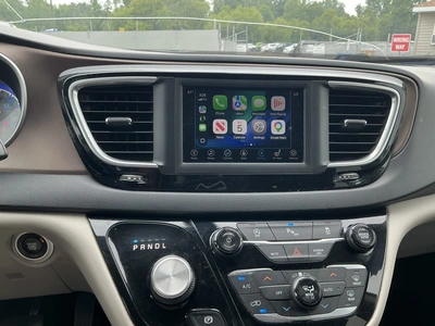 USED 2019 CHRYSLER PACIFICA