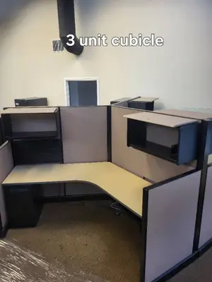 Herman Miller 3-Unit Cubicle Workstation - 120° Layout, Acoustic Panels, Roll-Top Desk Wall Unit