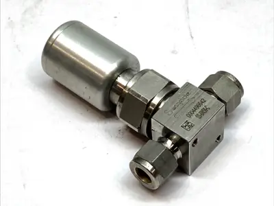 USED SWAGELOK BELLOWS VALVE 3/8" TUBE NC PNEUMATIC 316L HIGH PURITY
